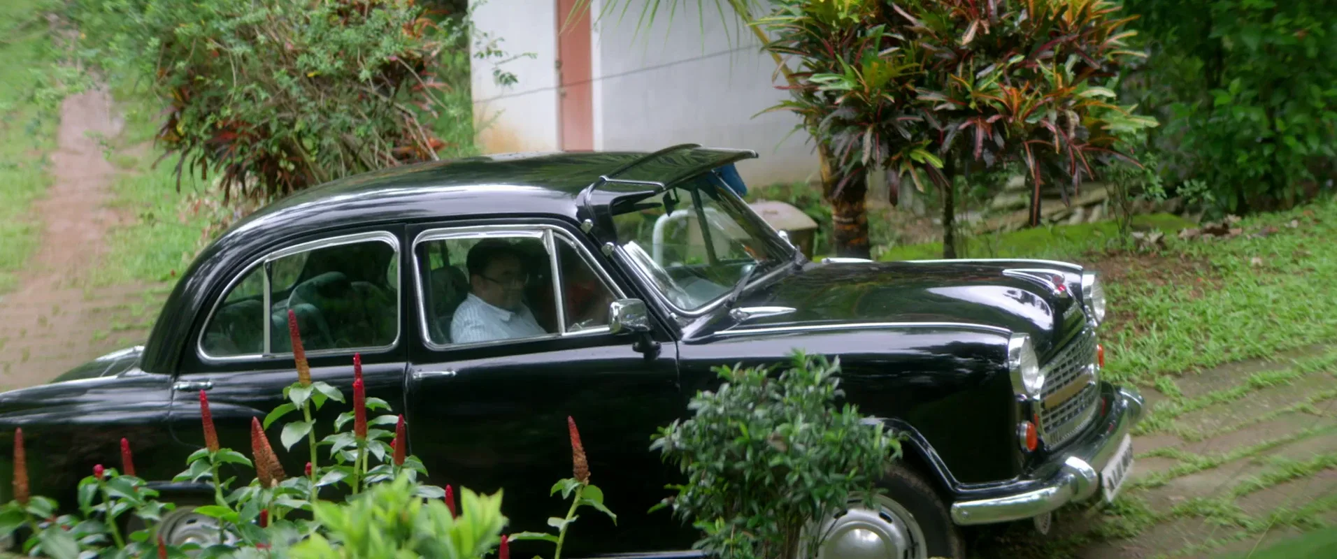 Her 2026 Tamil Audio WEBRip 720p - 480p - 1080p screenshot 5