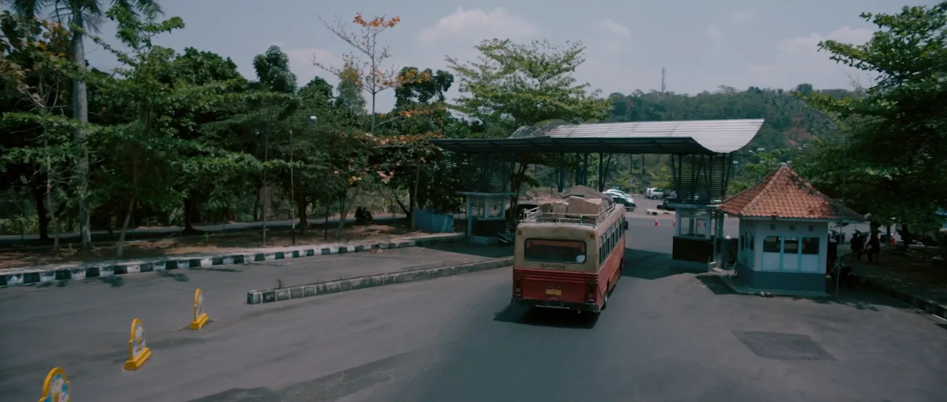 Night Bus 2017 Hindi Audio WEB-DL 720p - 480p - 1080p screenshot 1