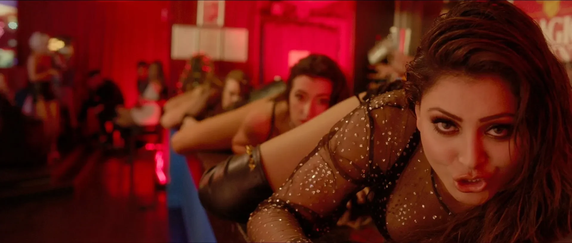 Hate Story IV 2018 Hindi Dual Audio WEB-DL 720p - 480p - 1080p screenshot 1