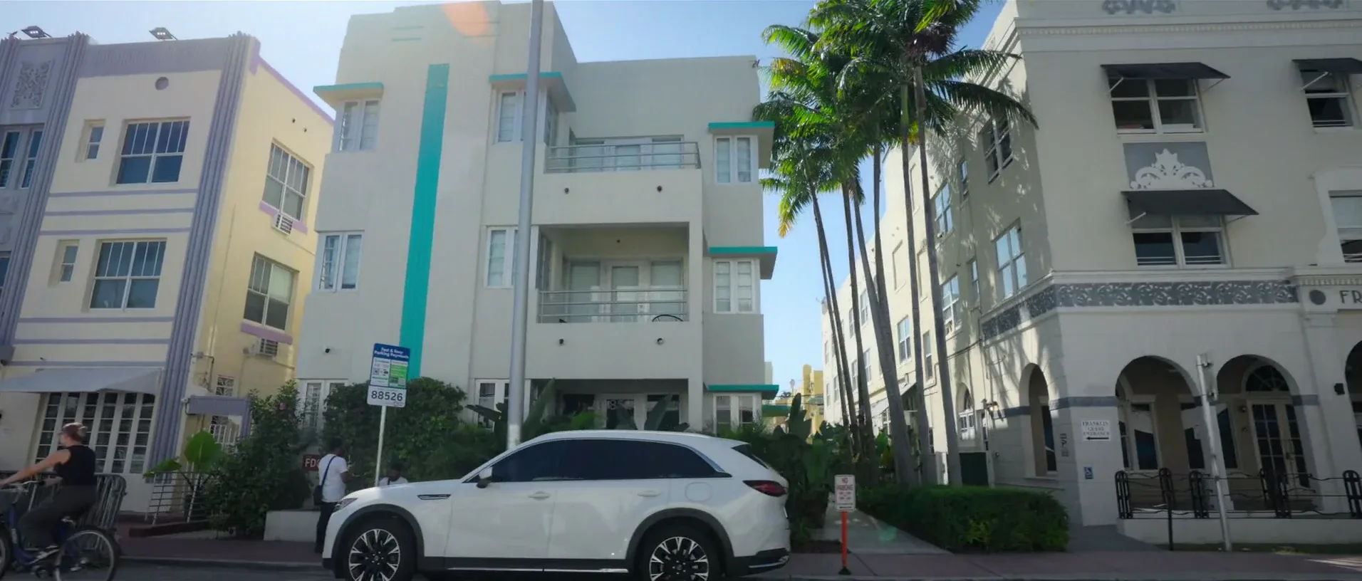 Louis Theroux: Inside the Manosphere 2026 Hindi Dual Audio WEB-DL 720p - 480p - 1080p screenshot 4