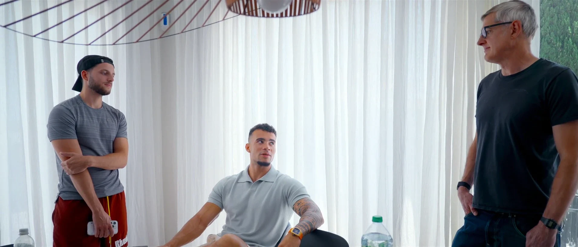 Louis Theroux: Inside the Manosphere 2026 Hindi Dual Audio WEB-DL 720p - 480p - 1080p screenshot 2