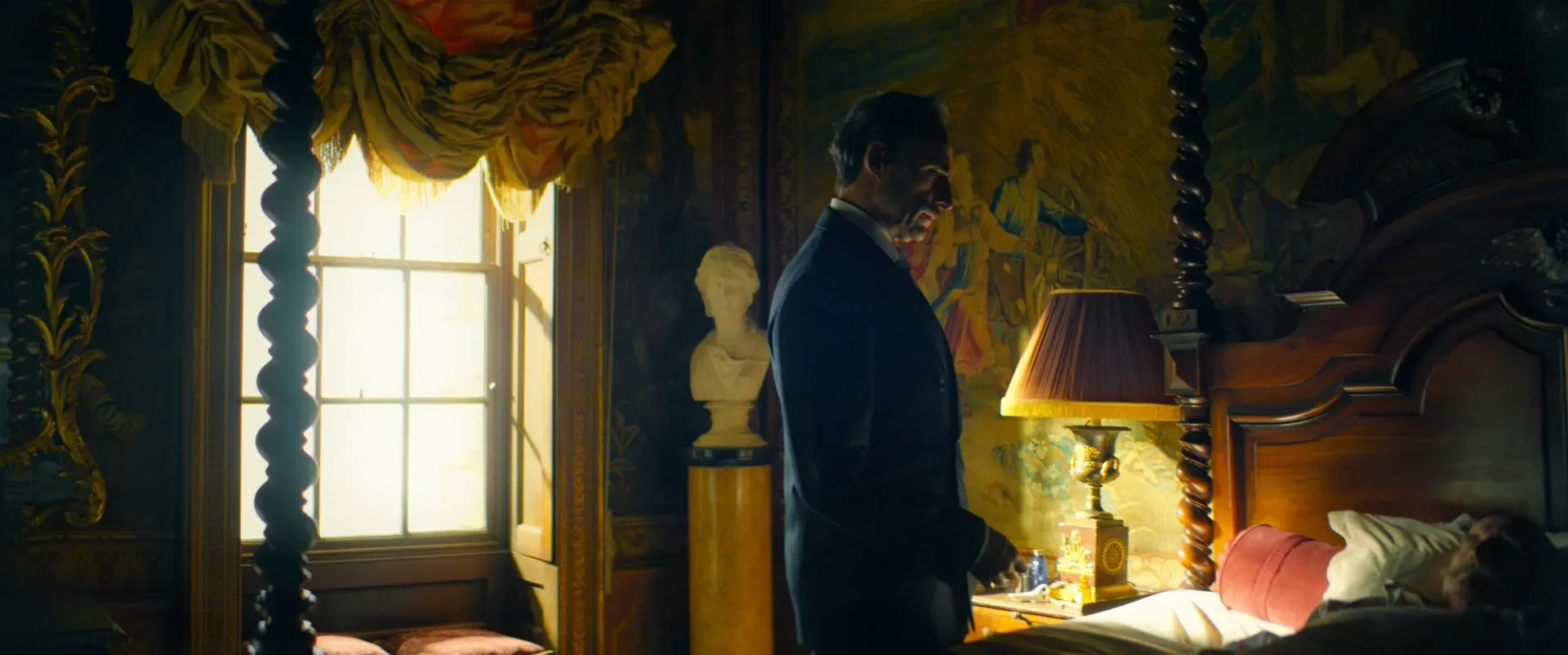 The Critic 2024 Hindi Dual Audio WEB-DL 720p - 480p - 1080p screenshot 5