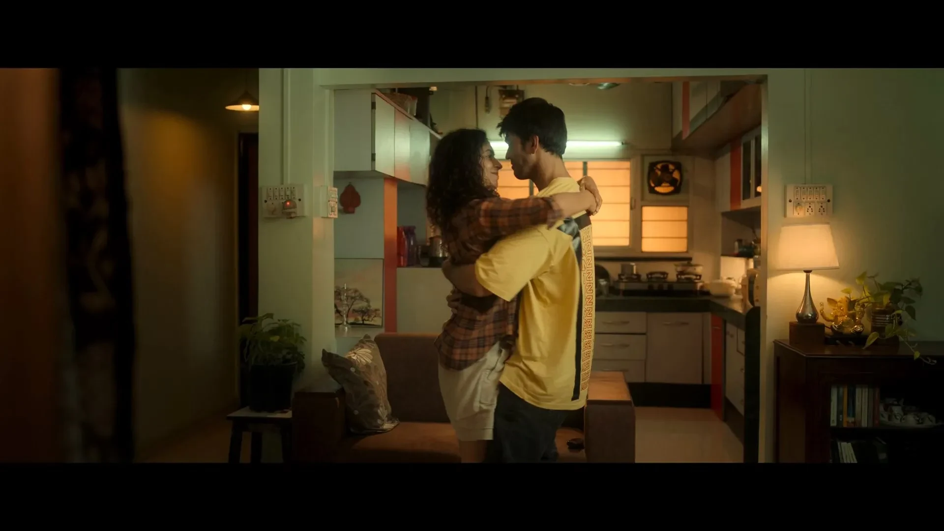 Toh Ti Ani Fuji 2026 Hindi - Marathi Dual Audio WEB-DL 720p - 480p - 1080p screenshot 1