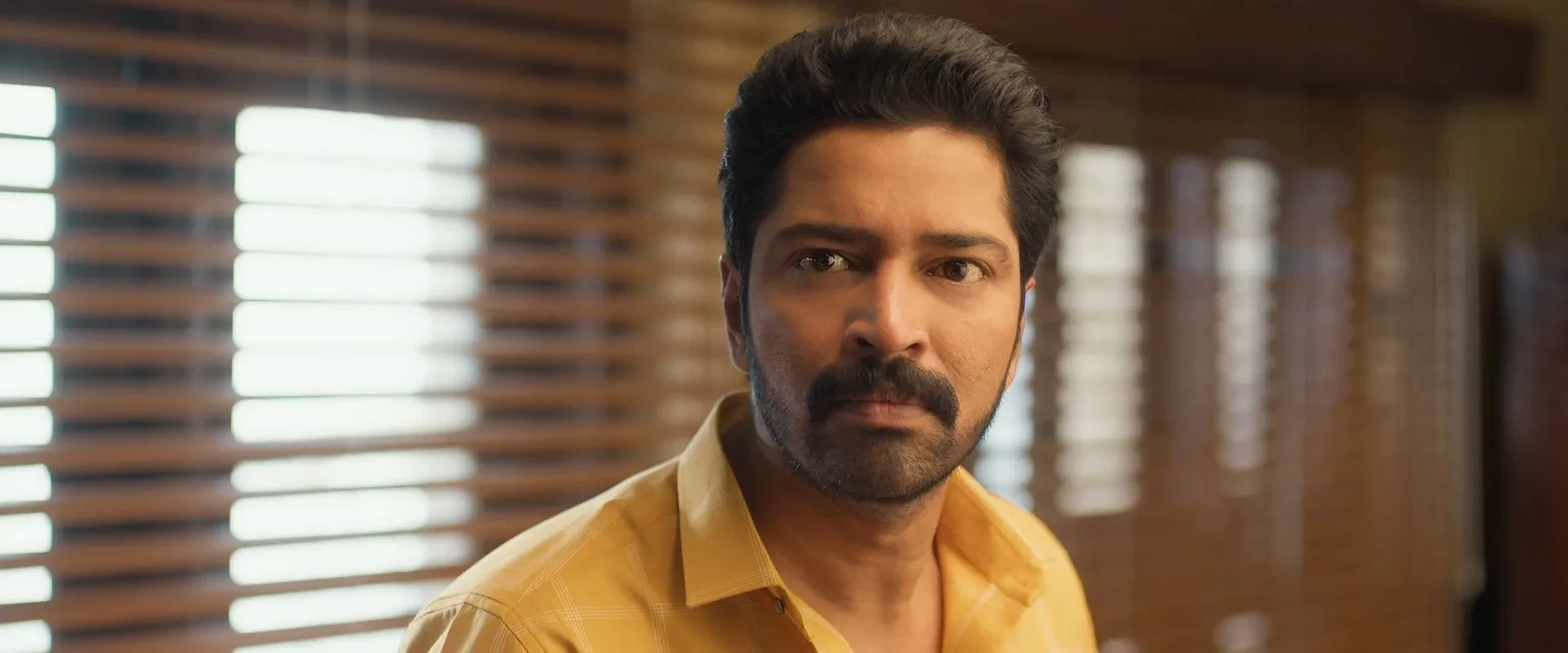 Aa Okkati Adakku 2024 Hindi Dual Audio WEB-DL 720p - 480p - 1080p screenshot 5